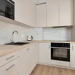 Stylowe 100 M Od Plazy Z Parkingiem I Balkonem By Renters Puck
