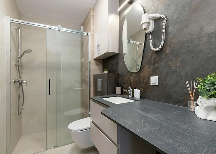 Stylowe 100 M Od Plazy Z Parkingiem I Balkonem By Renters Puck